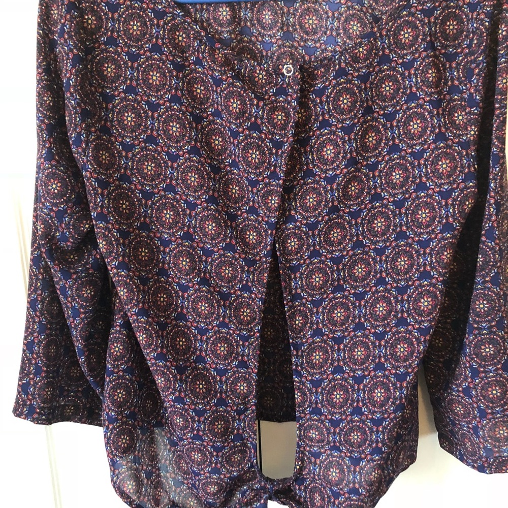OPEN BACK blouse - Picture 2 of 3